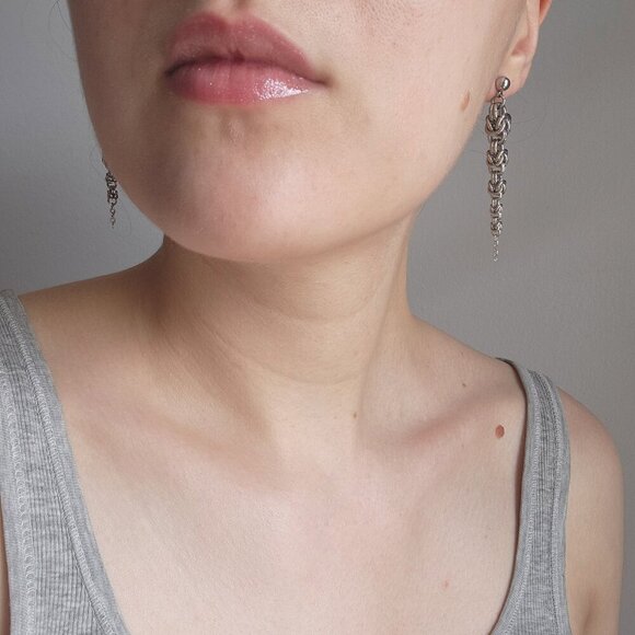 Gothic medieval chain mail pointy long silver earrings ✦ stainless steel ✦ - Picture 5 of 8